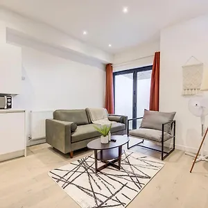 https://apt-guestready-modern-luxury-near-tower-bridge.cambridgehotelsuk.com